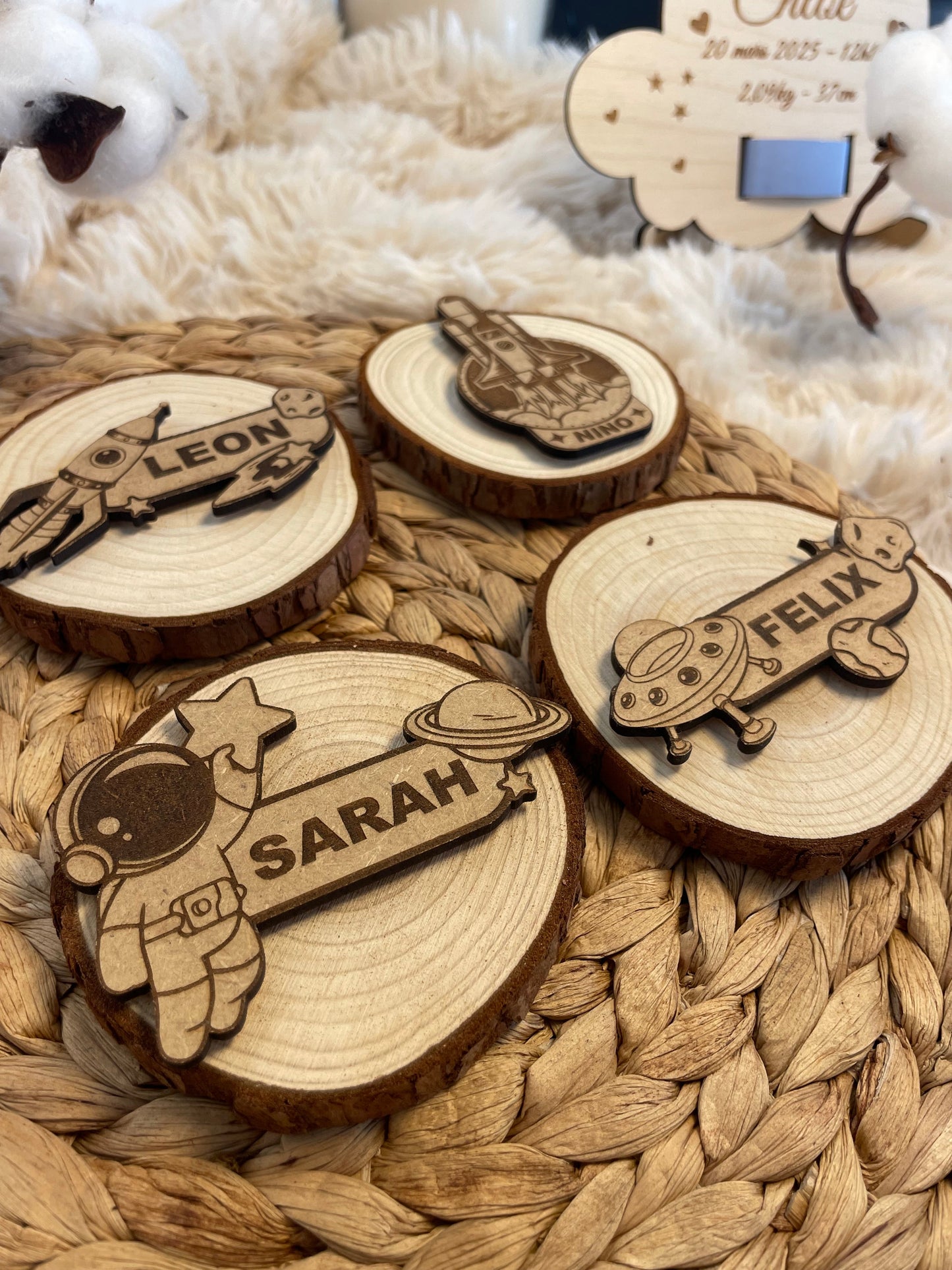 Aimant personnalisé espace thème espace gravé en bois prénom Ma boutique