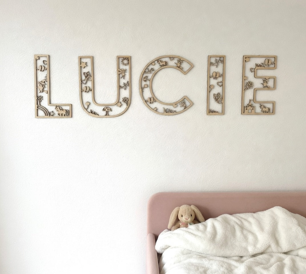 Lettre en Bois Thème Féérique : Prénom en bois pour décoration de chambre, cadeau personnalisé