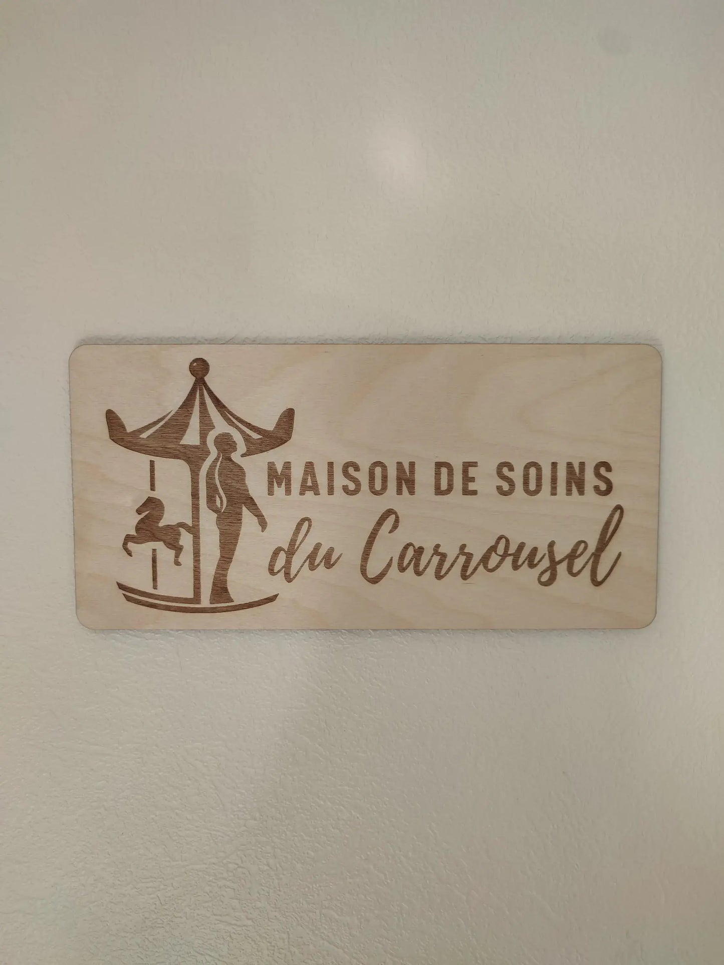 Plaque en Bois avec Logo d’Entreprise personnalisable – Plusieurs formats : Gravure ou Relief Ma boutique