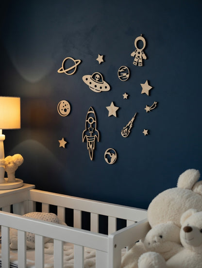 Décoration espace en bois Thème Espace / Spatiale pour chambre d'enfant fusée, astronaute, soucoupe volante, étoile.