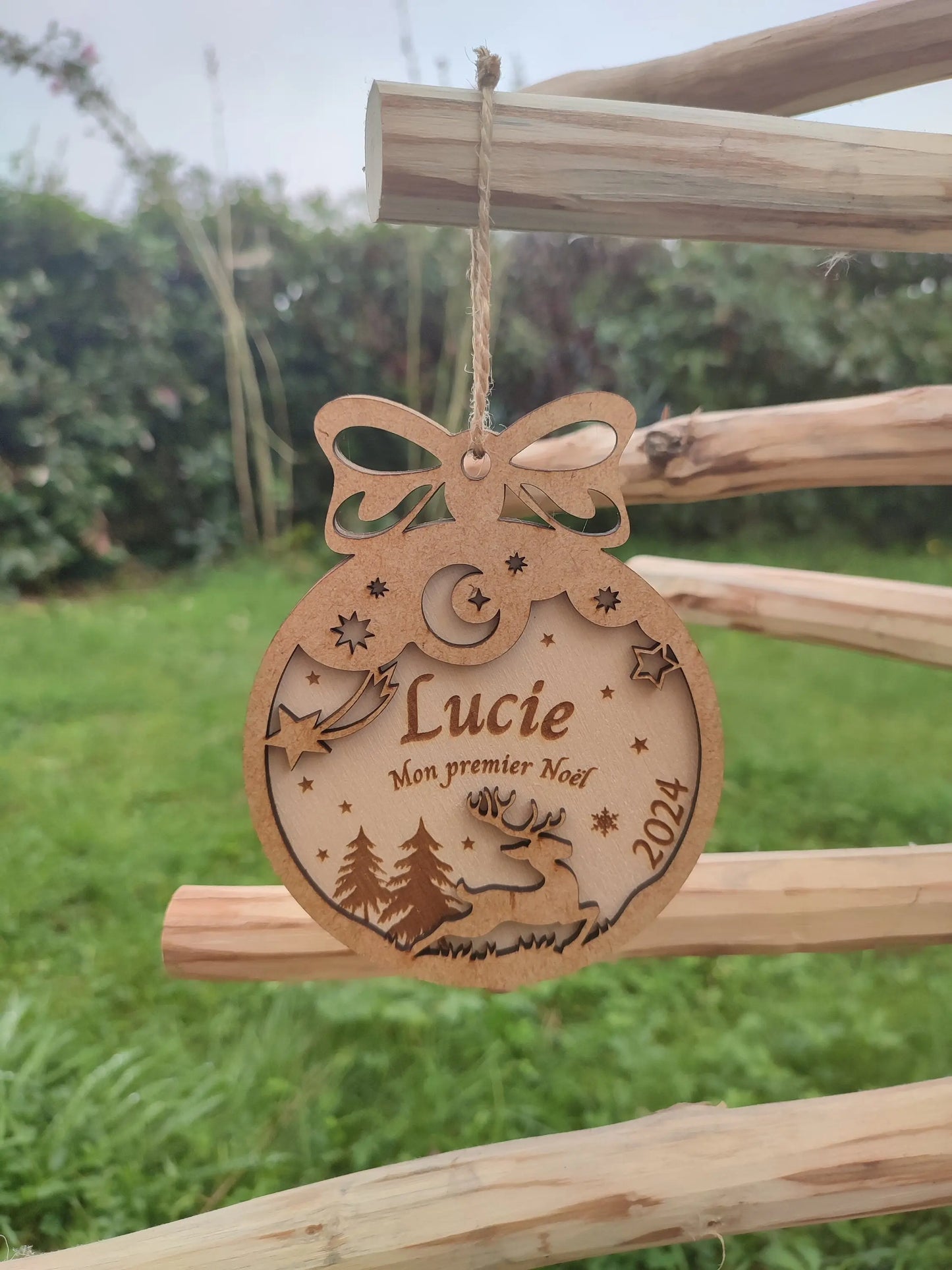 Boule de noël rennes personnalisée en bois - Premier noël cadeau nouveau-né (Décoration de Noël, Ornement personnalisé)