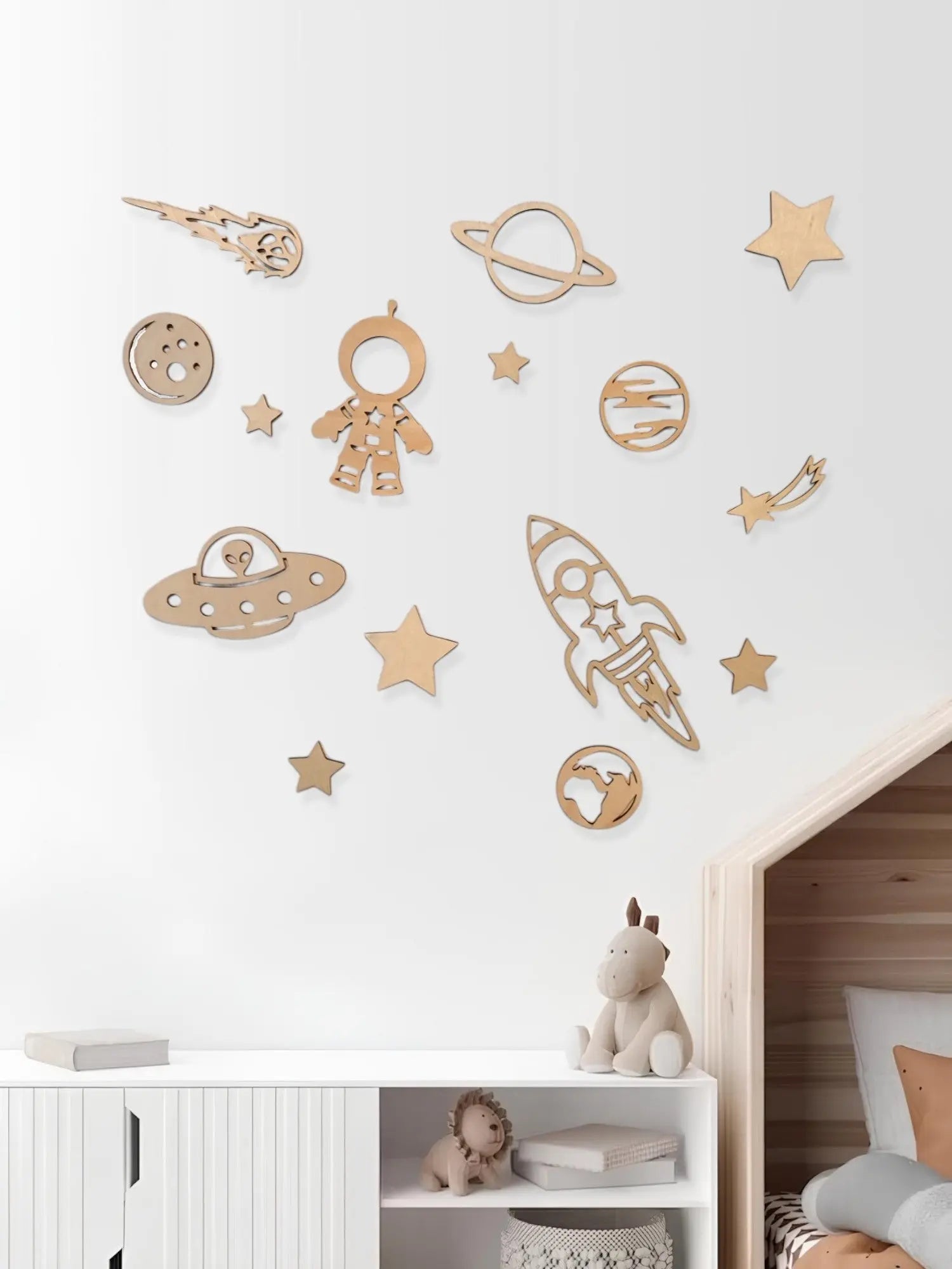 Décoration espace en bois Thème Espace / Spatiale pour chambre d'enfant fusée, astronaute, soucoupe volante, étoile. Ma boutique