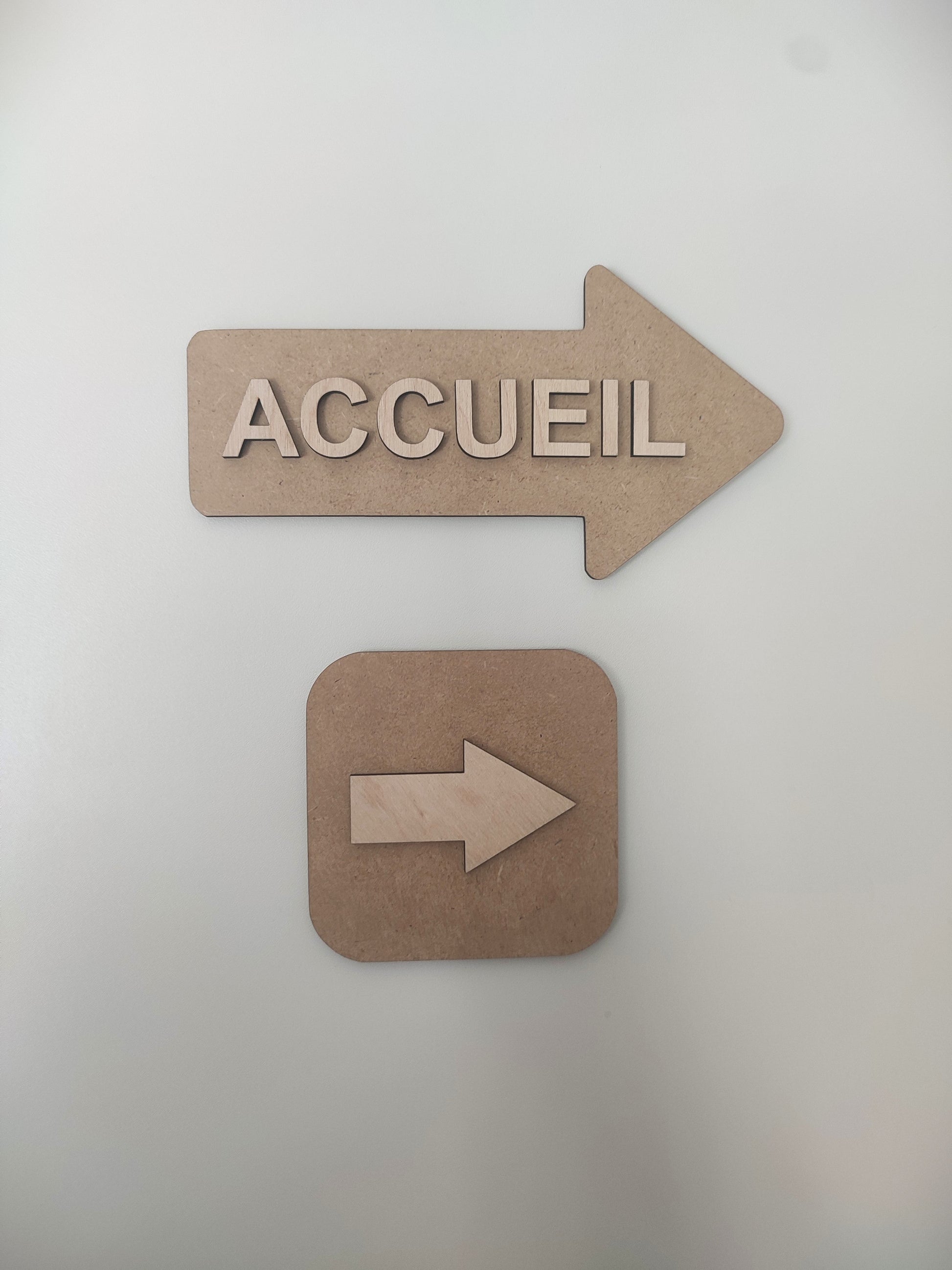 Panneau flèche directionnelle en bois –  signalétique intérieure Ma boutique