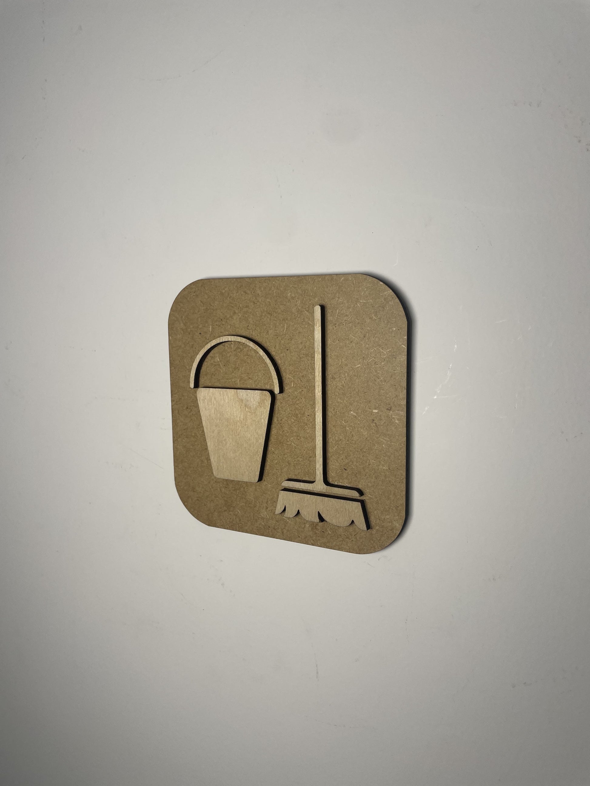Panneau signalétique "Local ménage" en bois – pictogramme balai/seau Ma boutique