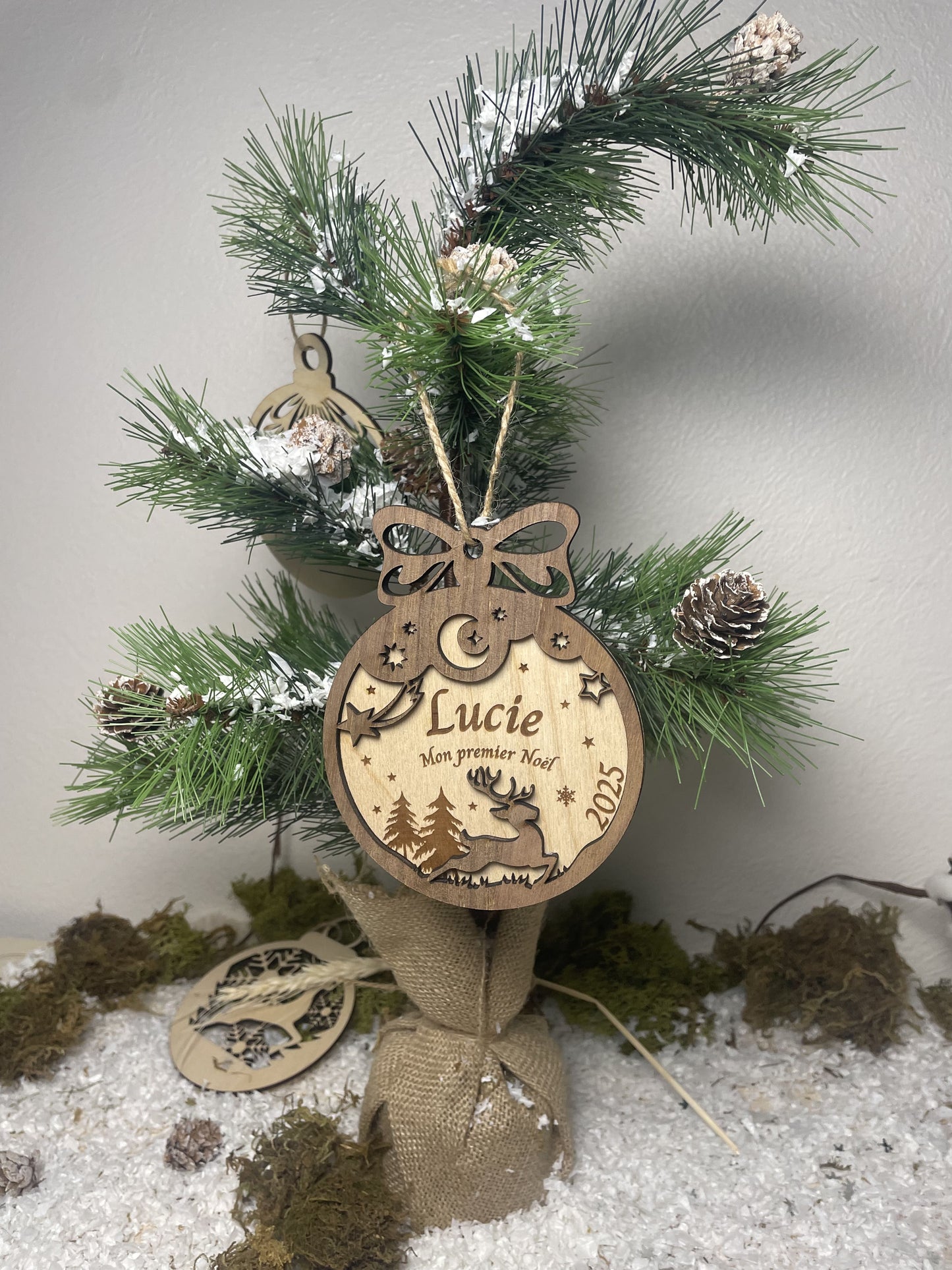 Boule de noël personnalisée en bois - Premier noël cadeau nouveau-né (Décoration de Noël, Ornement personnalisé)