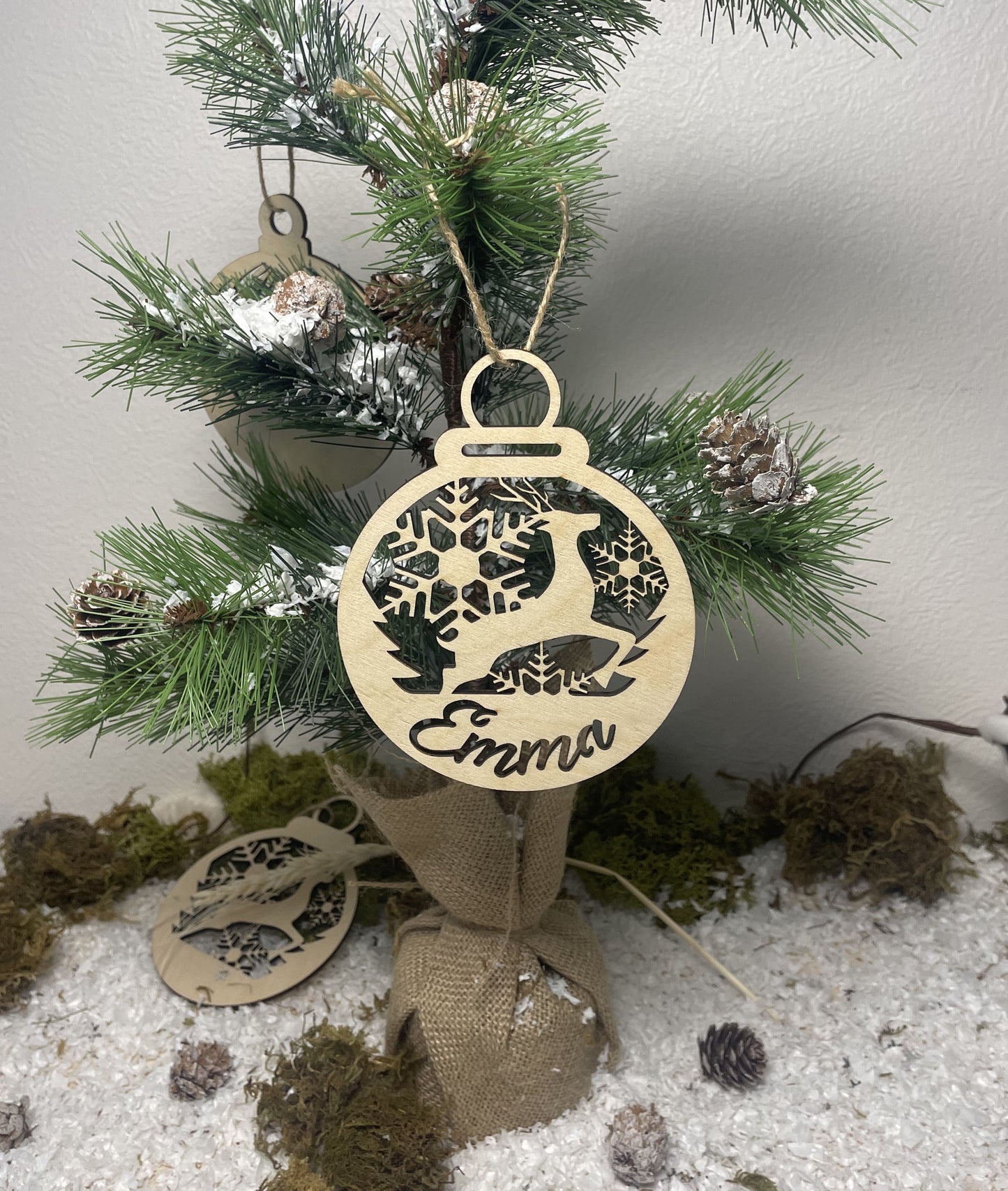 Boule de noël prénom bois (Décoration de Noël, Ornement personnalisé pour sapin)