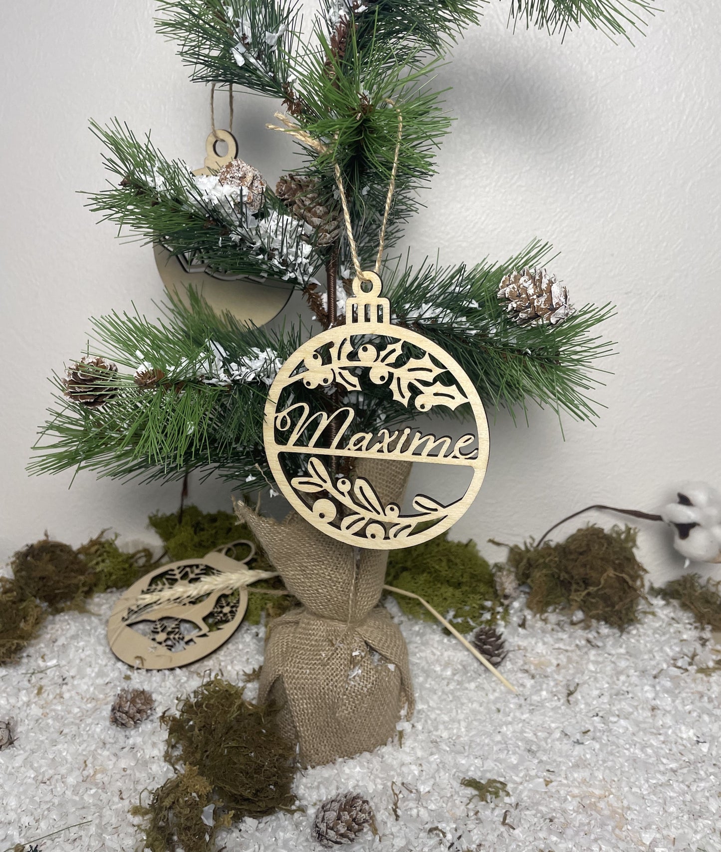 Boule de noël prénom bois (Décoration de Noël, Ornement personnalisé pour sapin)