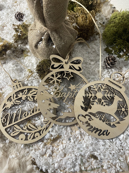 Boule de noël prénom bois (Décoration de Noël, Ornement personnalisé pour sapin)
