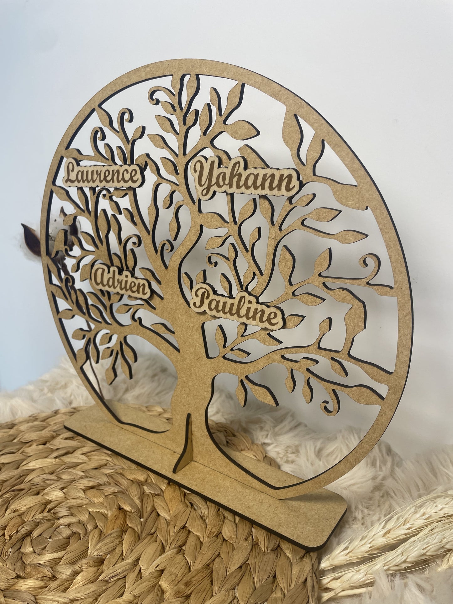 Arbre de vie en bois personnalisé - Décoration avec prénoms gravés sur plaque en bois
