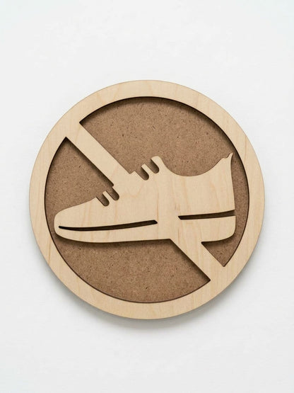 Panneau interdit aux chaussures en bois – Signalétique Panneau Chaussures interdites