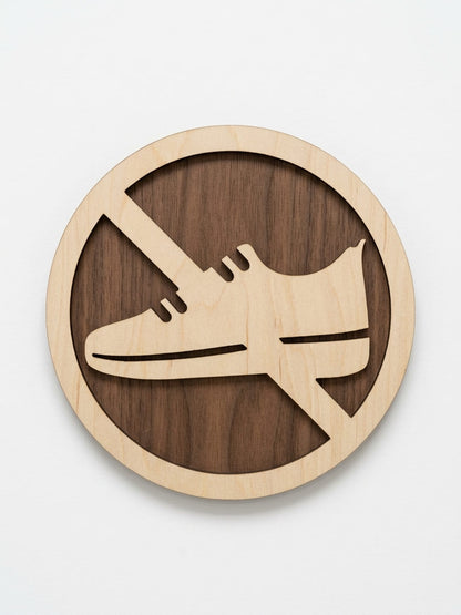 Panneau interdit aux chaussures en bois – Signalétique Panneau Chaussures interdites