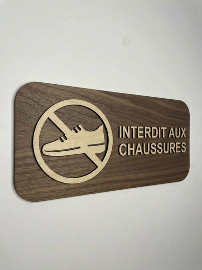Panneau interdit aux chaussures en bois – Signalétique Panneau Chaussures interdites