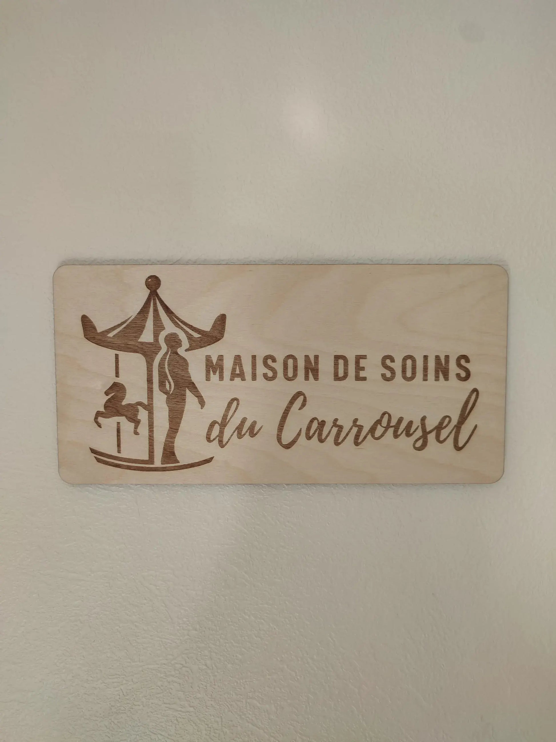 Plaque en Bois avec Logo d’Entreprise personnalisable – Plusieurs formats : Gravure ou Relief Ma boutique