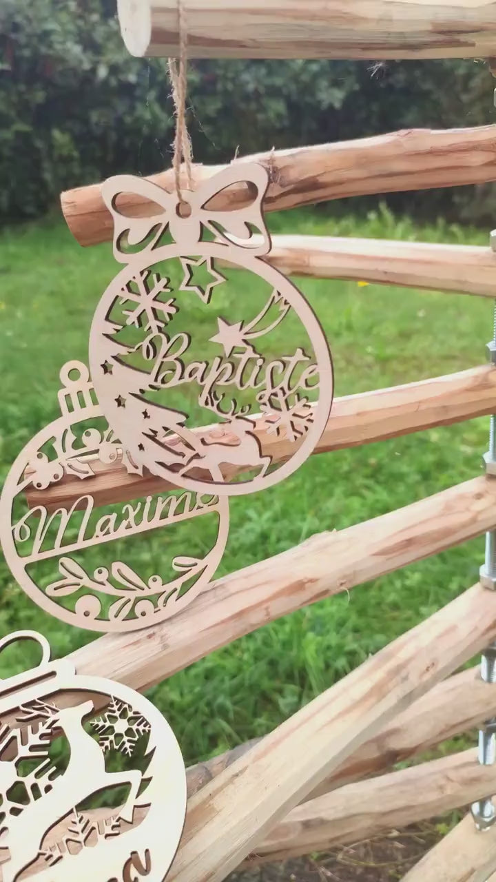 Boule de noël prénom personnalisée en bois (Décoration de Noël, Ornement personnalisé pour sapin)