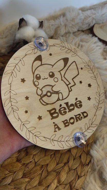 Bébé Pikachu à bord en bois / Bébé à bord pour voiture - Cadeau de naissance