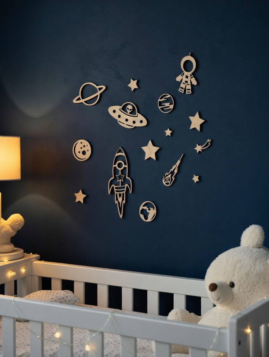 Décoration espace en bois Thème Espace / Spatiale pour chambre d'enfant fusée, astronaute, soucoupe volante, étoile.